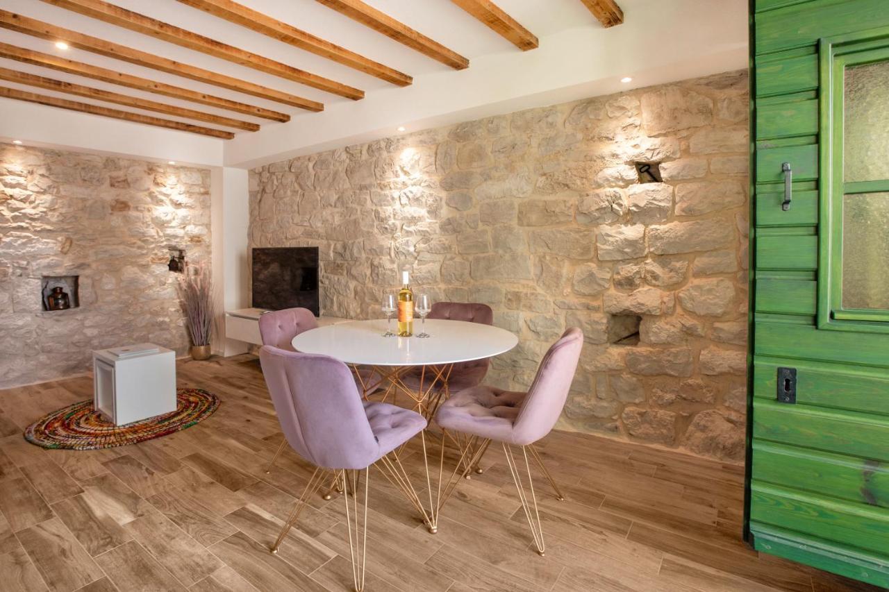 ポドストラナ Old Stone House Gpヴィラ エクステリア 写真